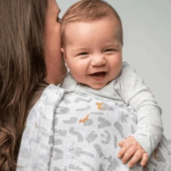 Aden + Anais™ Essential S Cotton Muslin Burp Cloths 5-pack Alpha Bet Animals 60 X 60 Cm -Tienda De Cuidado Del Bebé aden anais essential s cotton muslin burp cloths 5 pack alpha bet animals 60 x 60 cm a383647 2