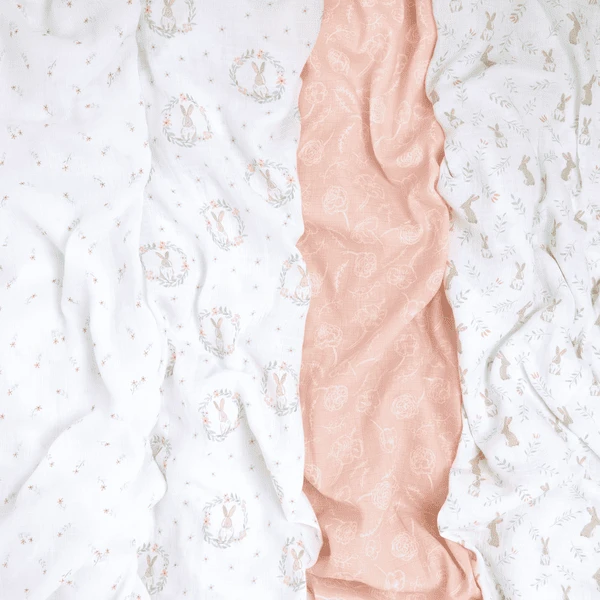 Aden +anais™ Musslin Puck Cloth 4-Pack Blusching Bunnies 112 X 112 5 Aden +anais™ Musslin Puck Cloth 4-Pack Blusching Bunnies 112 X 112 - Imagen 3